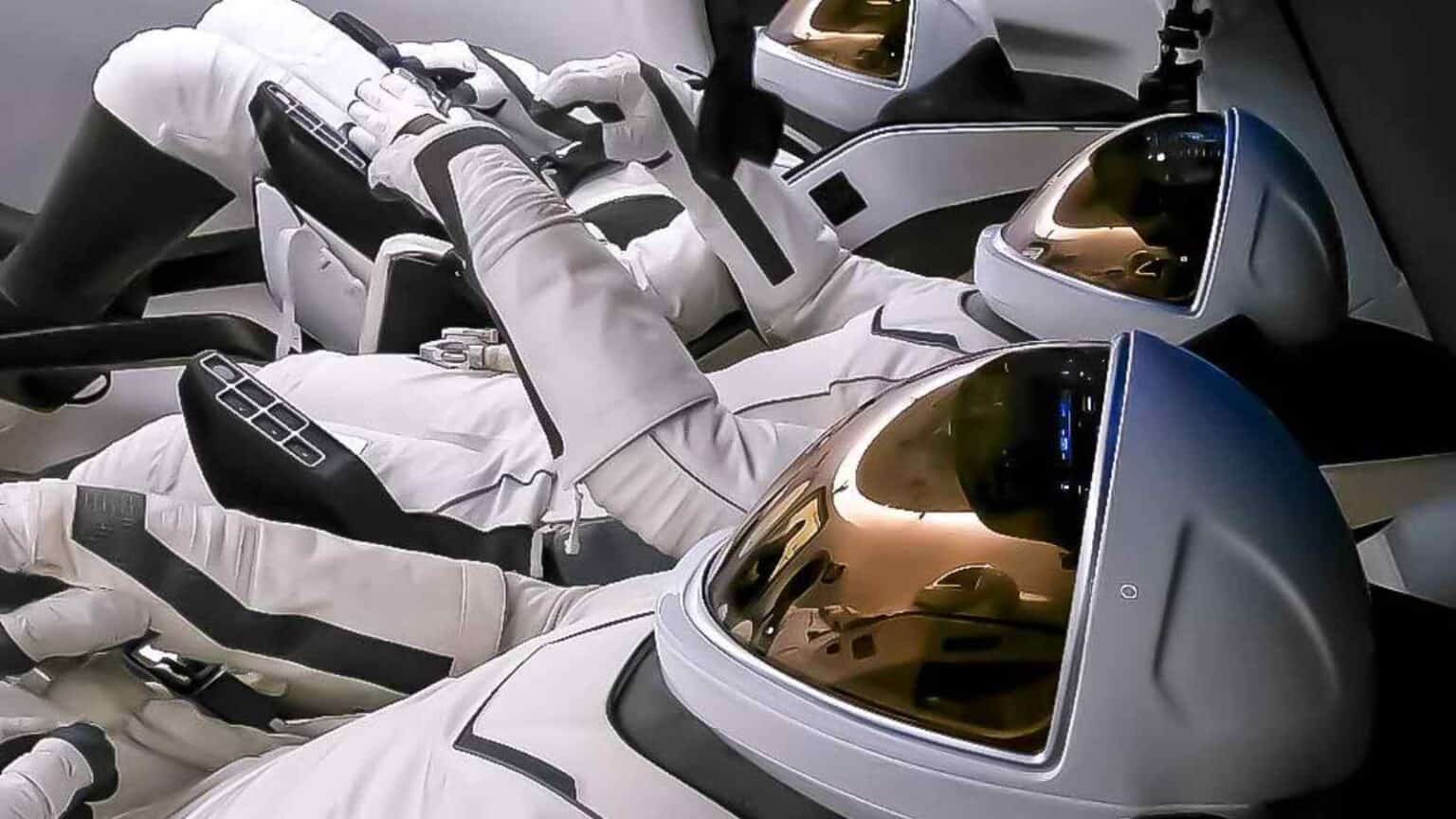 SpaceX Rivoluziona Il Turismo Spaziale Con La Nuova Tuta EVA TecnoAndroid