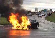 tesla prende fuoco