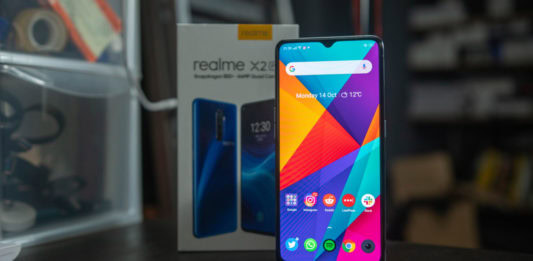 Realme-X2-Pro-Screen-on-in-front-of-box-android-10-5g-qualcomm