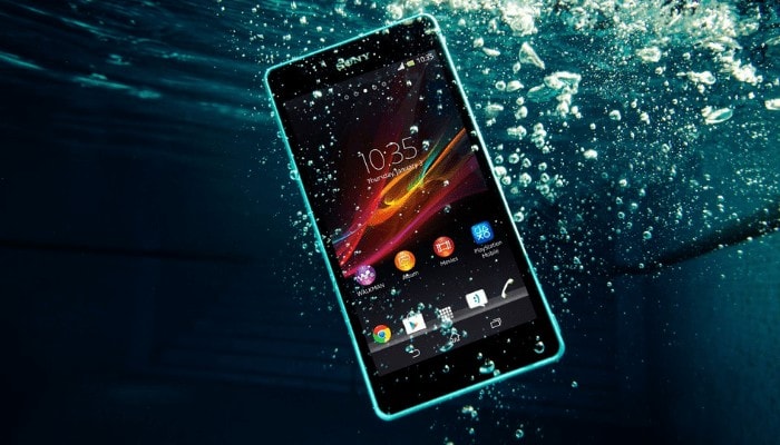 smartphone-in-acqua