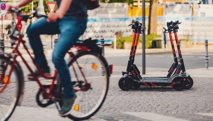 Bicicletta-gratis-monopattini-elettrici