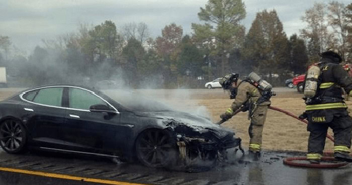 incendio auto elettrica