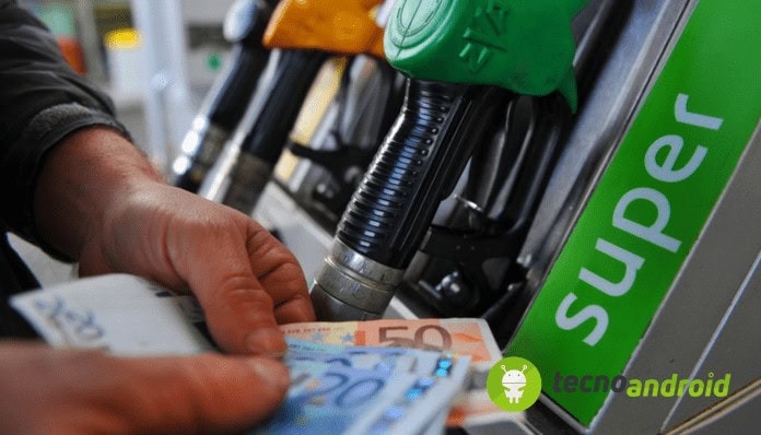 aumenti-continuano-a-crescere-i-prezzi-di-diesel-e-benzina