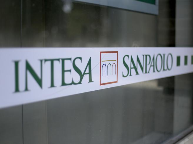 Intesa Sanpaolo e truffa sulle carte di credito: spariti i soldi dei clienti