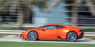 Lamborghini lancia la nuova suite di servizi con Alexa sulla Huracàn Evo