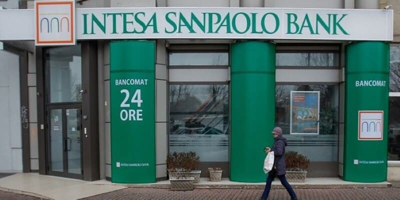 Intesa lotta con la truffa clamorosa: un messaggio scala il credito dal vostro conto