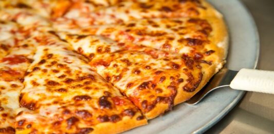 La storia dell’uomo che 10 anni fa pagò 2 pizze