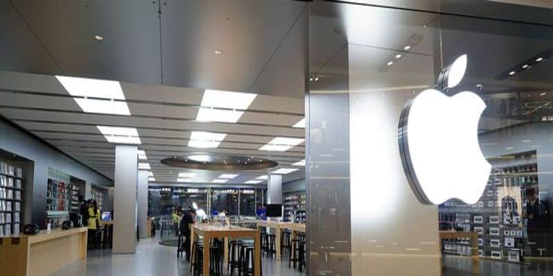 Un ex dipendente Apple truffa