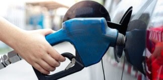 Benzina e diesel, che occasione ai rifornimenti: costi sempre più bassi