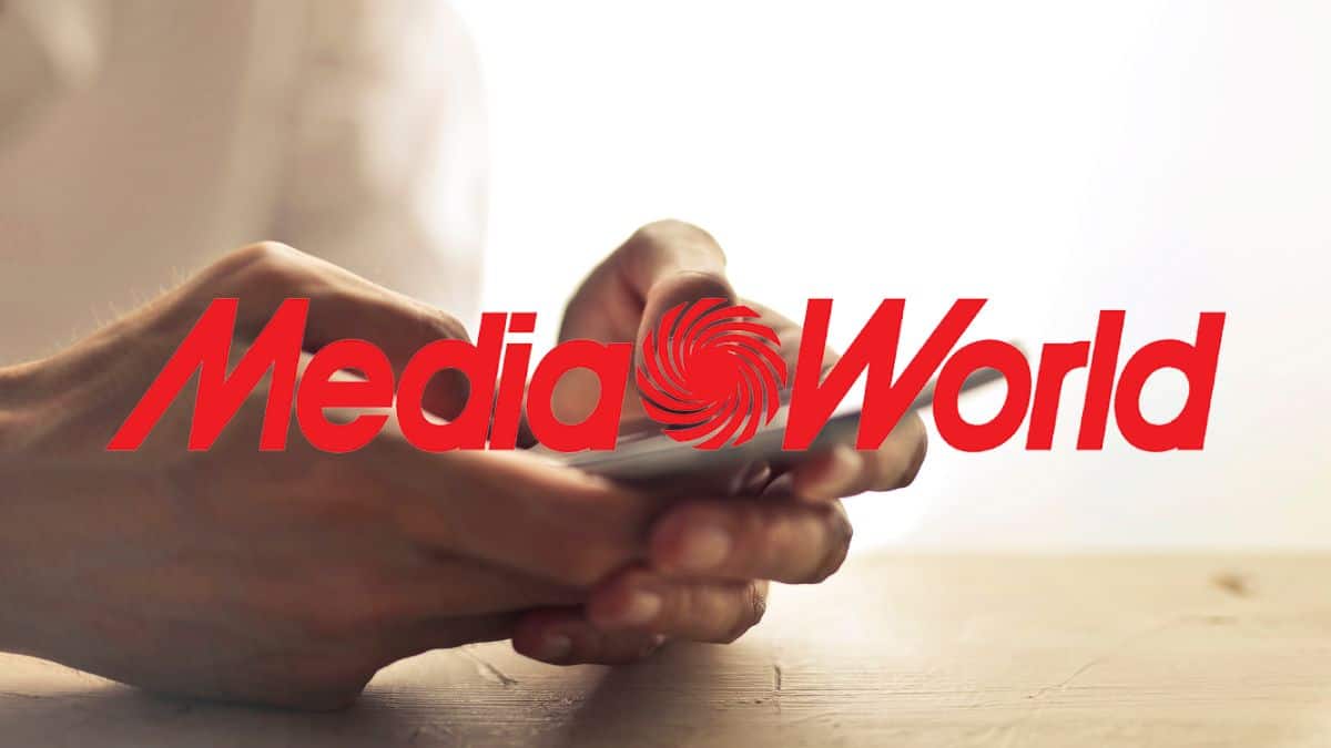 MediaWorld batte Unieuro, prezzi al 50% e smartphone quasi in REGALO