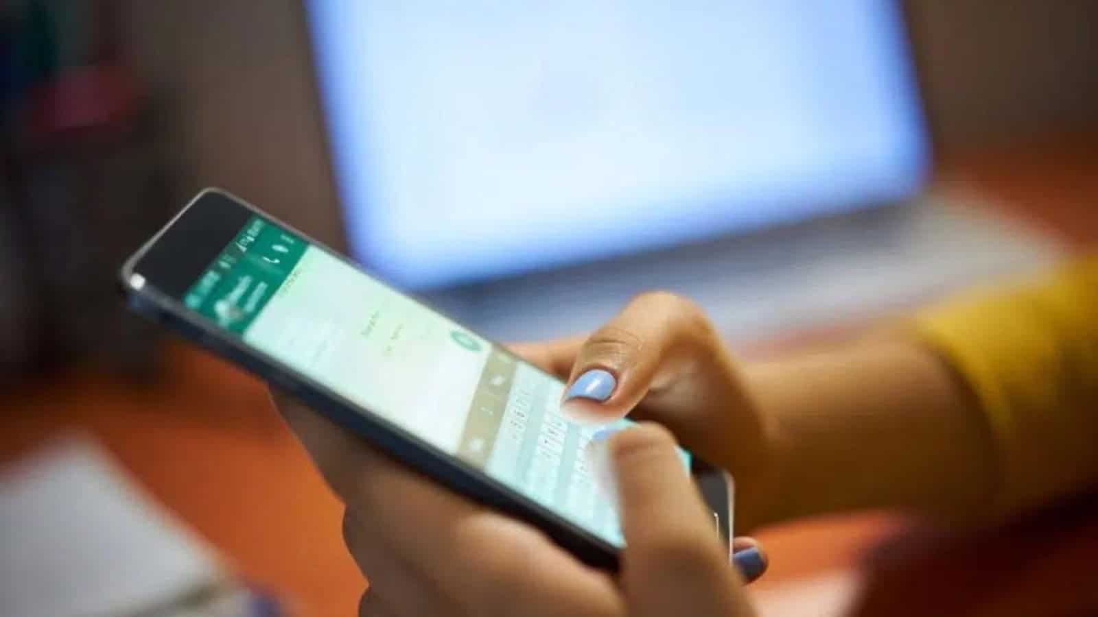 WhatsApp, PERICOLO per tutti, così possono spiarvi gratis