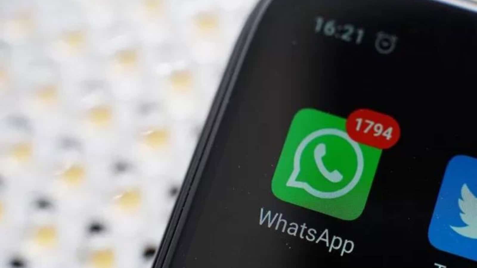 WhatsApp, il trucco con cui vi spiano GRATIS è pericolosissimo 