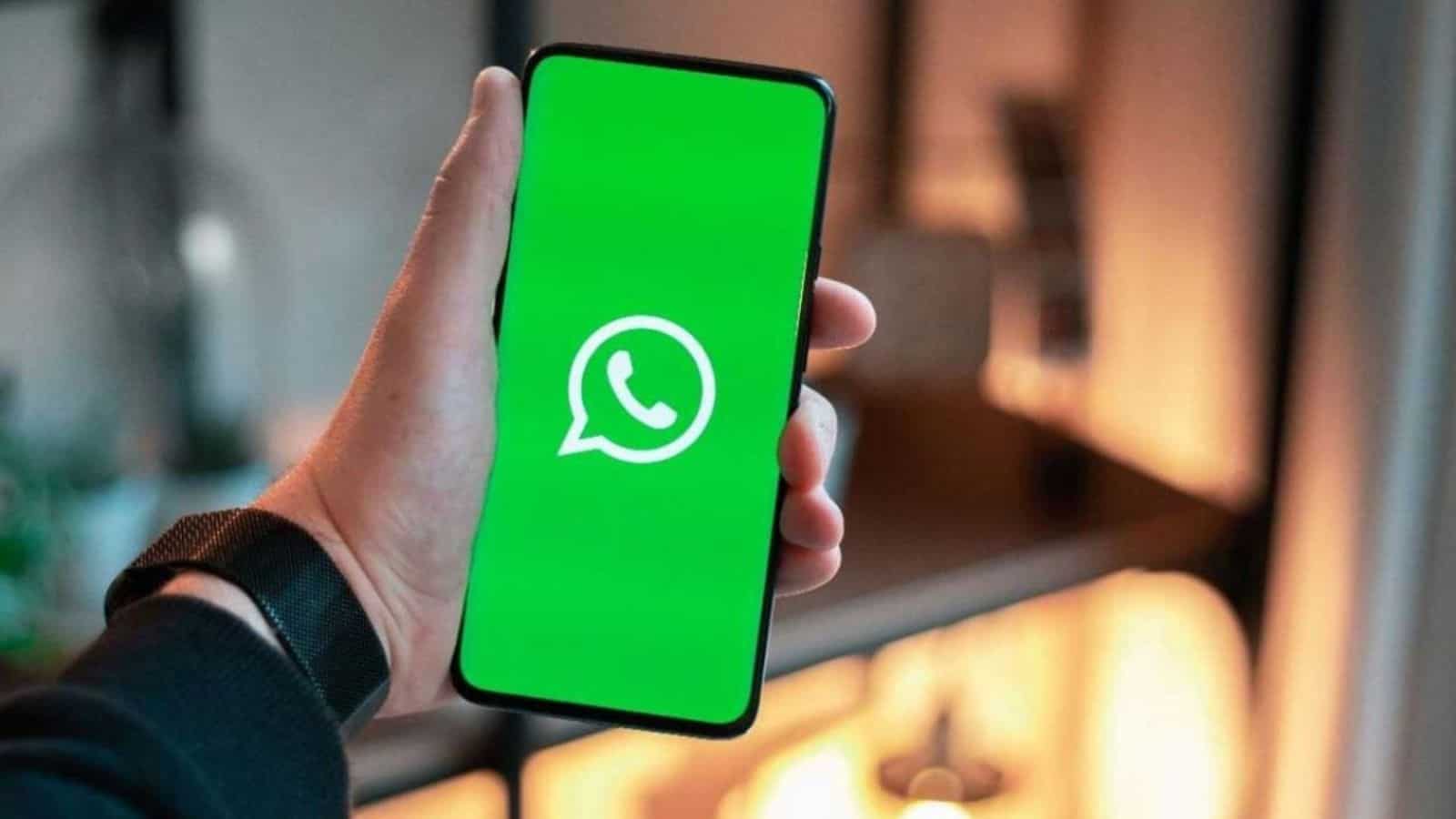 WhatsApp, MODIFICA dei termini in Europa: l'11 aprile cambia tutto