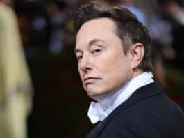 La critica di Musk riguardo alla collaborazione tra OpenAI e il gigante tecnologico Microsoft