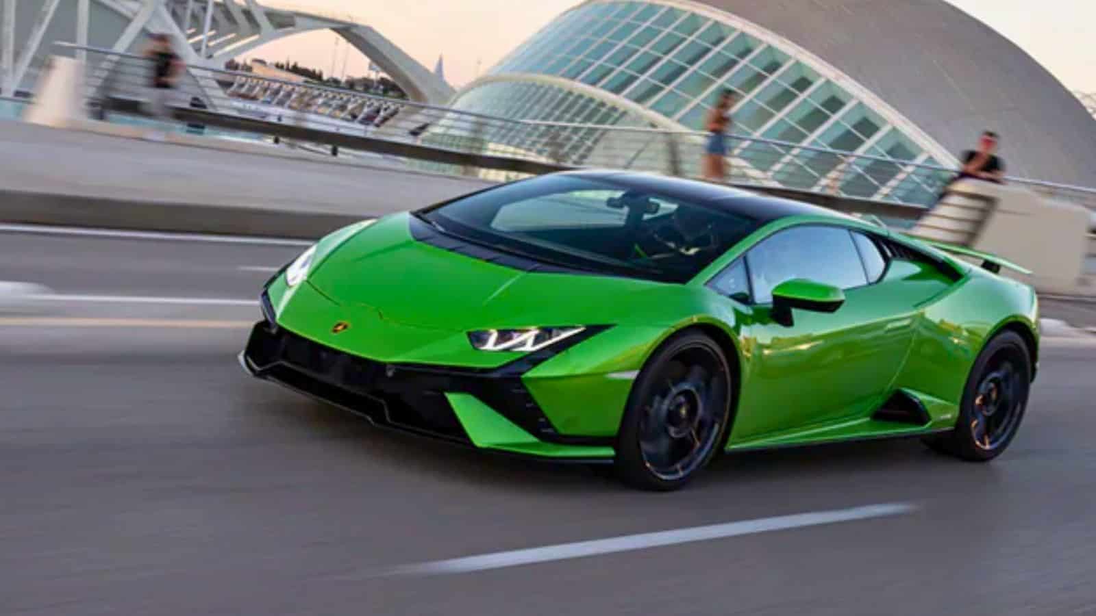 Lamborghini Huracán: la nuova auto ibrida sportiva arriva ad agosto