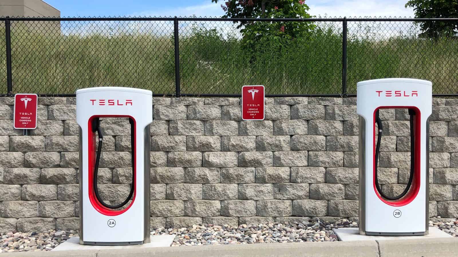 Tesla Supercharger: update del 2023 davvero notevole 