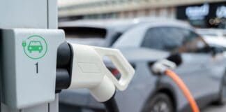 Auto elettriche: guidatori soddisfatti, ma i prezzi sono ancora alti