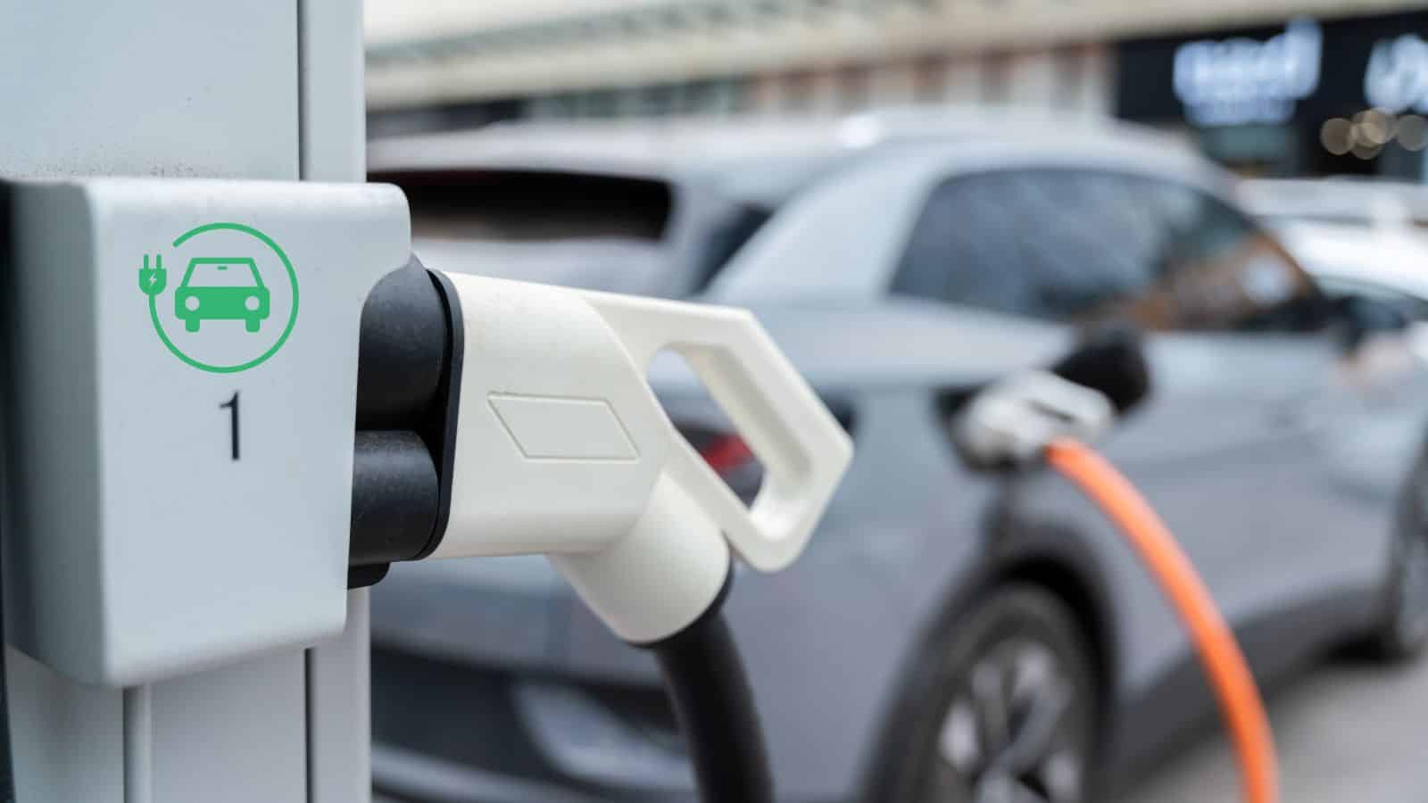 Auto elettriche: guidatori soddisfatti, ma i prezzi sono ancora alti