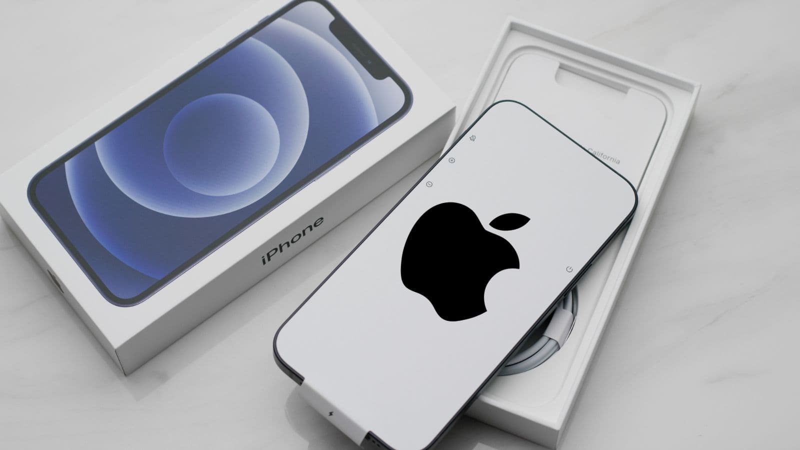 Apple decide di salutare gli adesivi all'interno delle confezioni