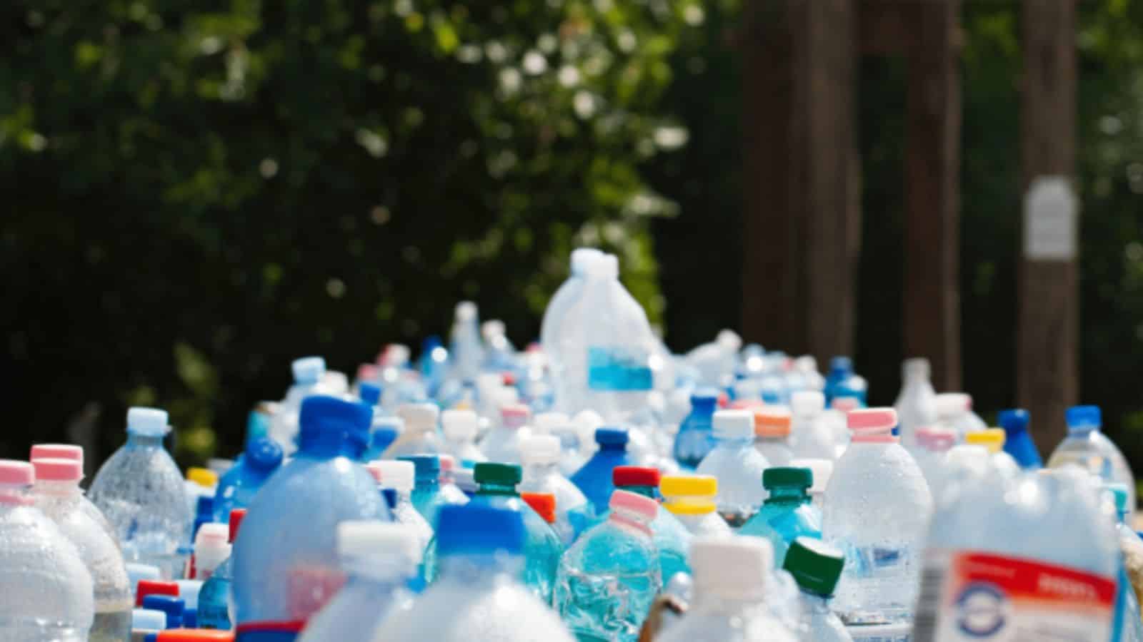 Bruxelles, procedura di infrazione contro l'Italia sulla plastica monouso