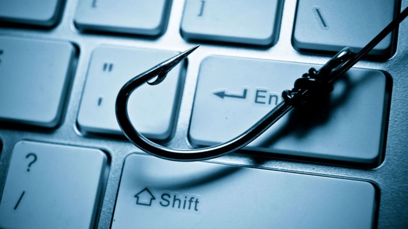 Truffa phishing, corre il messaggio che svuota il conto corrente