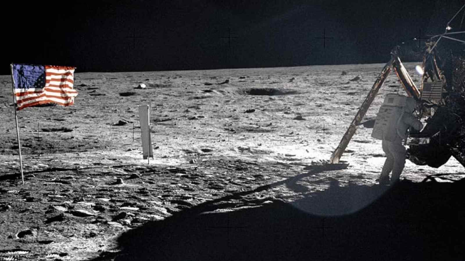Di Neil Armstrong e dei suoi passi sulla Luna ci rimangono poche foto, ma il mistero è presto svelato