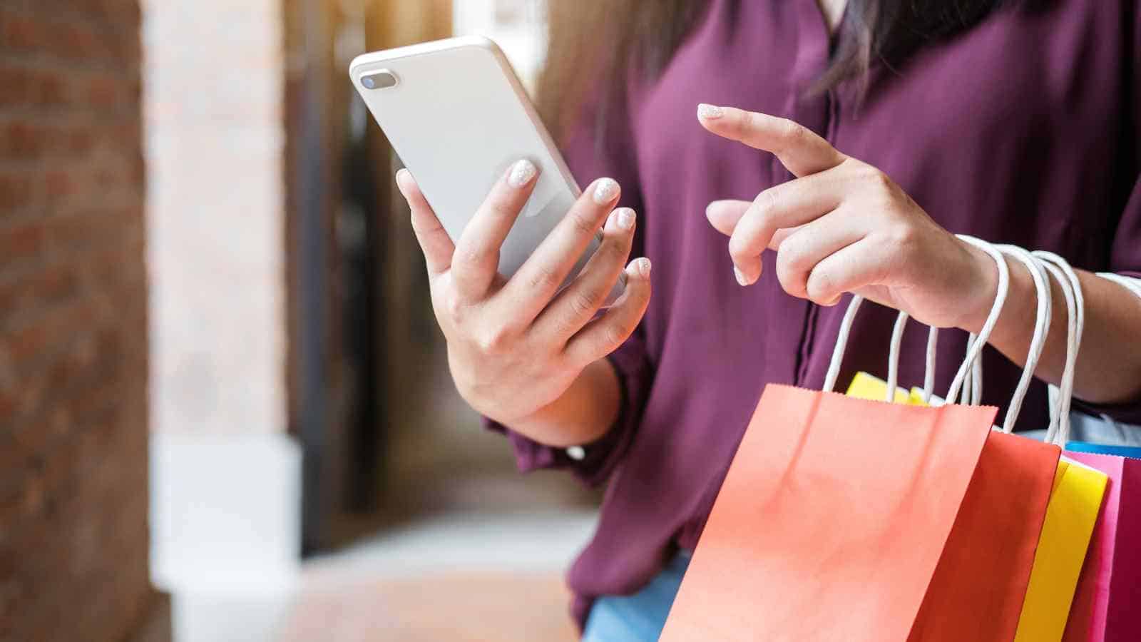 Lo shopping online può essere molto pericolo se i siti che usiamo non sono reali, fate sempre attenzione!