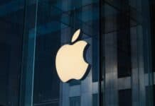 Apple dimezza gli operai che assemblano iPhone: il taglio entro qualche anno