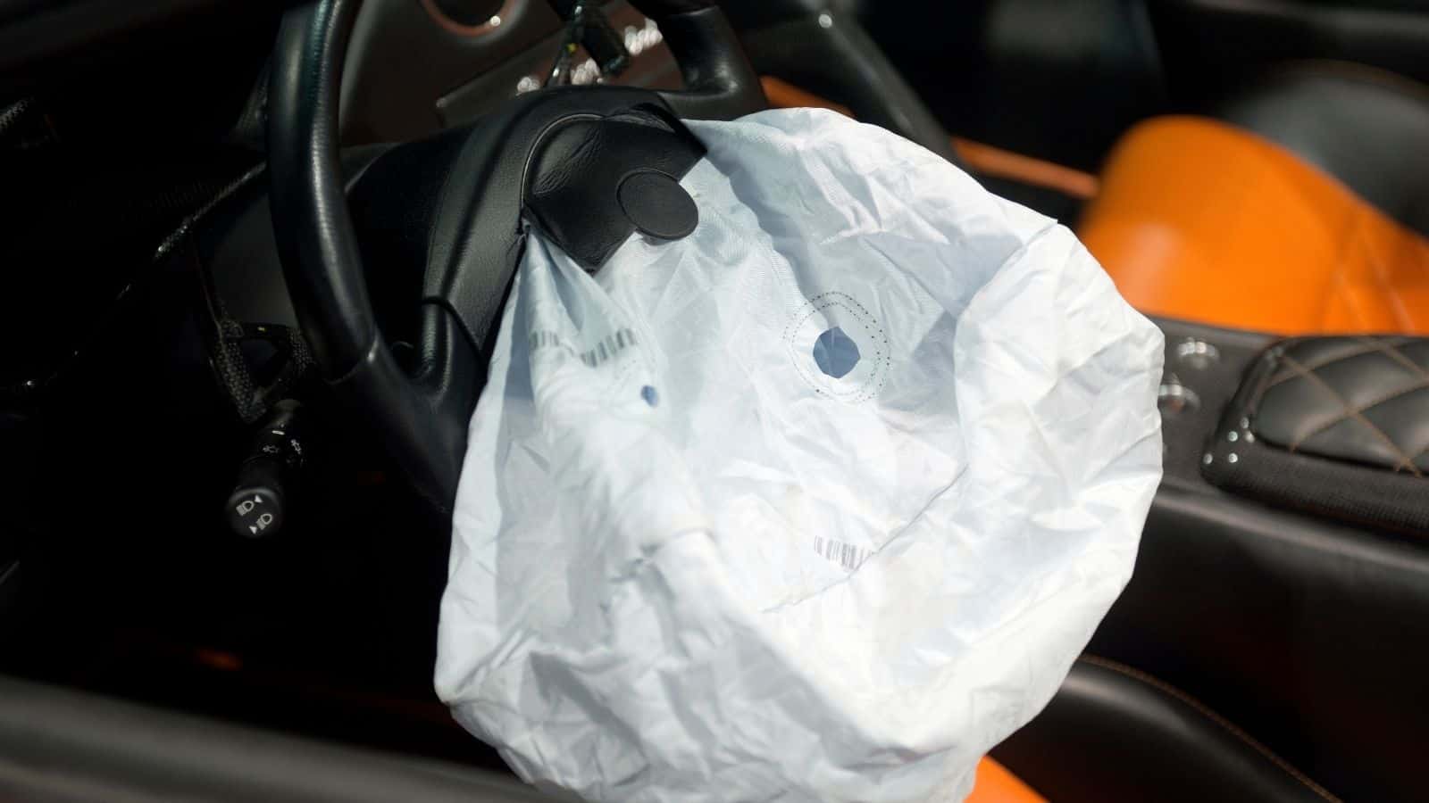 Auto, nuova invenzione per gli airbag: era necessaria?