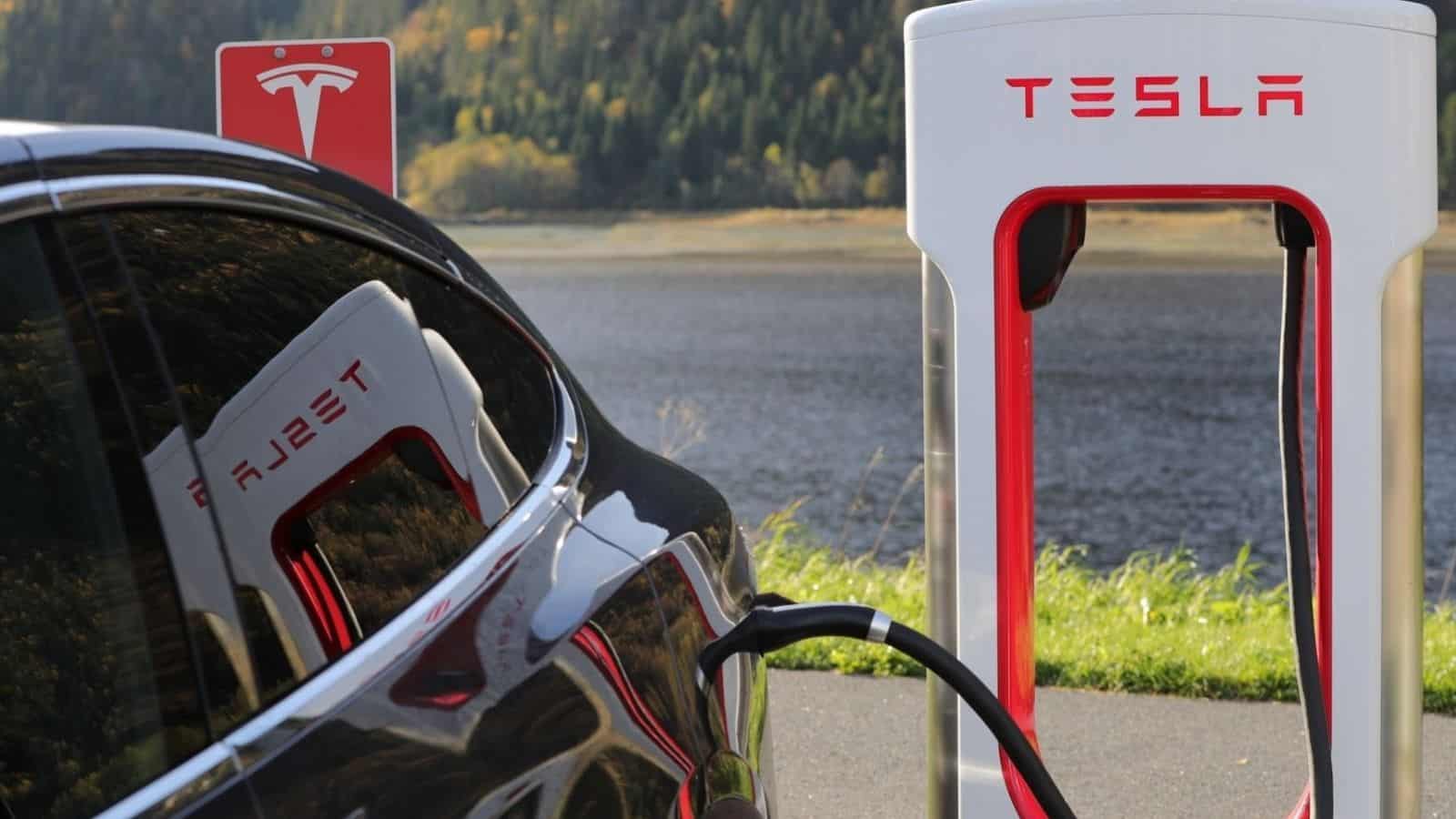 Reti di ricarica più affidabili in Europa: Tesla non è tra i vincitori