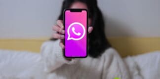 Su WhatsApp arriva la modalità viola: a cosa serve?