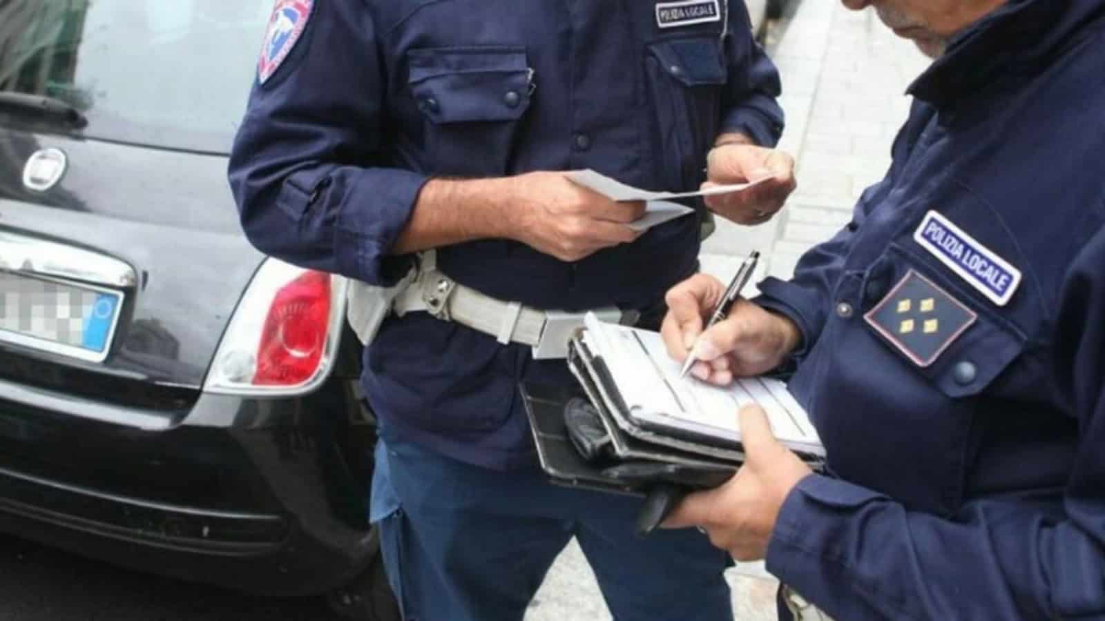 Luce e gas, contratti fittizi: beccata dalla Polizia una banda tra Albania e Italia