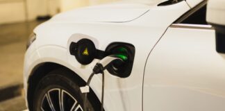 Auto elettriche, prezzi troppo alti