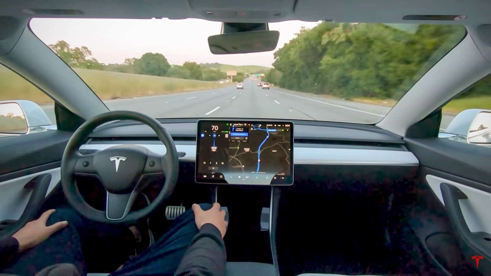 Tesla, FSD, autopilot, guida, autonoma