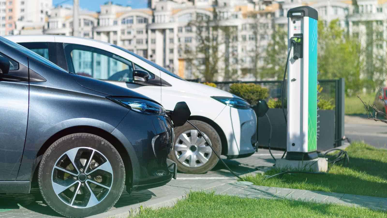 Il furto del rame all'interno dei cavi delle colonnine di ricarica delle auto elettriche sta diventando un problema piuttosto grave.