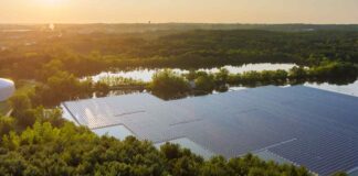 Pannelli solari sui laghi europei per la tecnologia del fotovoltaico galleggiante