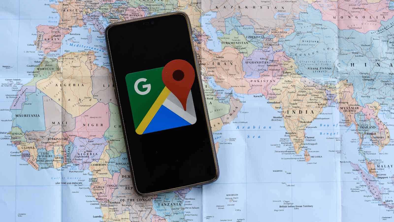 Tra le varie applicazioni sotto inchiesta c'è anche Google Maps, rea di aver mostrato foto non censurate