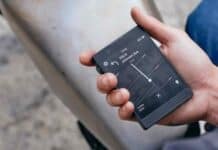 Il nuovo Light Phone 3 è uno di quegli smartphone, sempre più comuni, che semplificano il mondo della telefonia ed eliminano le distrazioni.