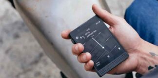 Il nuovo Light Phone 3 è uno di quegli smartphone, sempre più comuni, che semplificano il mondo della telefonia ed eliminano le distrazioni.