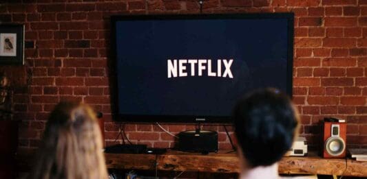 Netflix cerca nuovi abbonati e soprattutto nuove entrate economiche, valutando anche l'opzione di un piano gratuito con pubblicità.