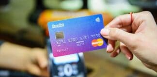 Revolut negli aeroporti: a Ciampino e Malpensa distributori carte gratuite