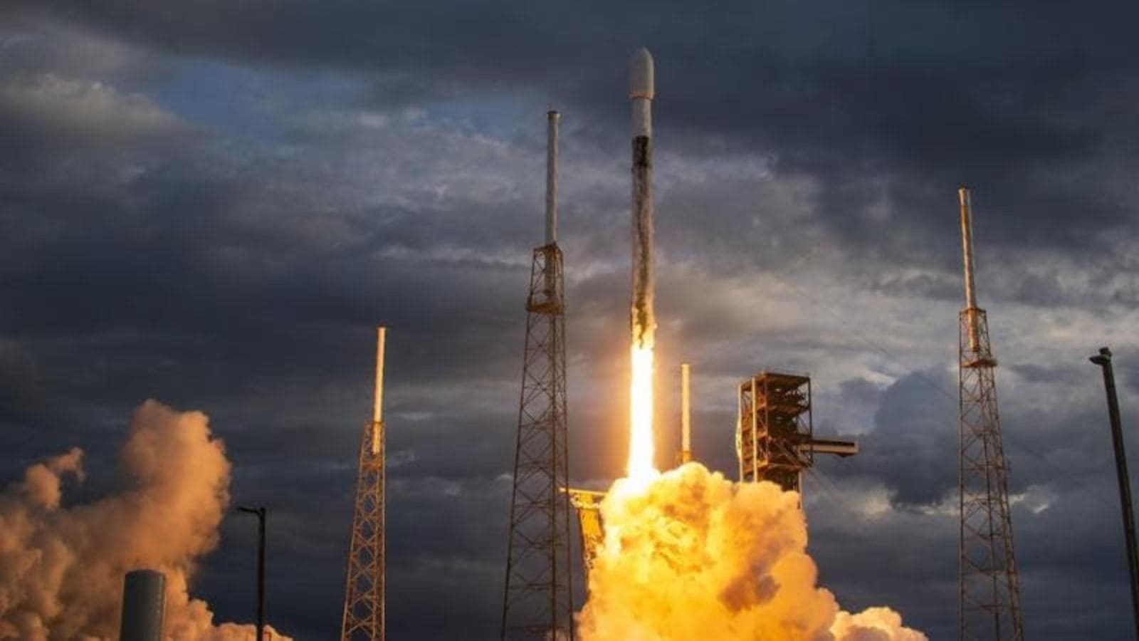 Space X, la FAA concede il permesso: il Falcon 9 torna a volare