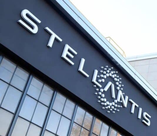 Stellantis lancerà 36 modelli ibridi entro il 2026