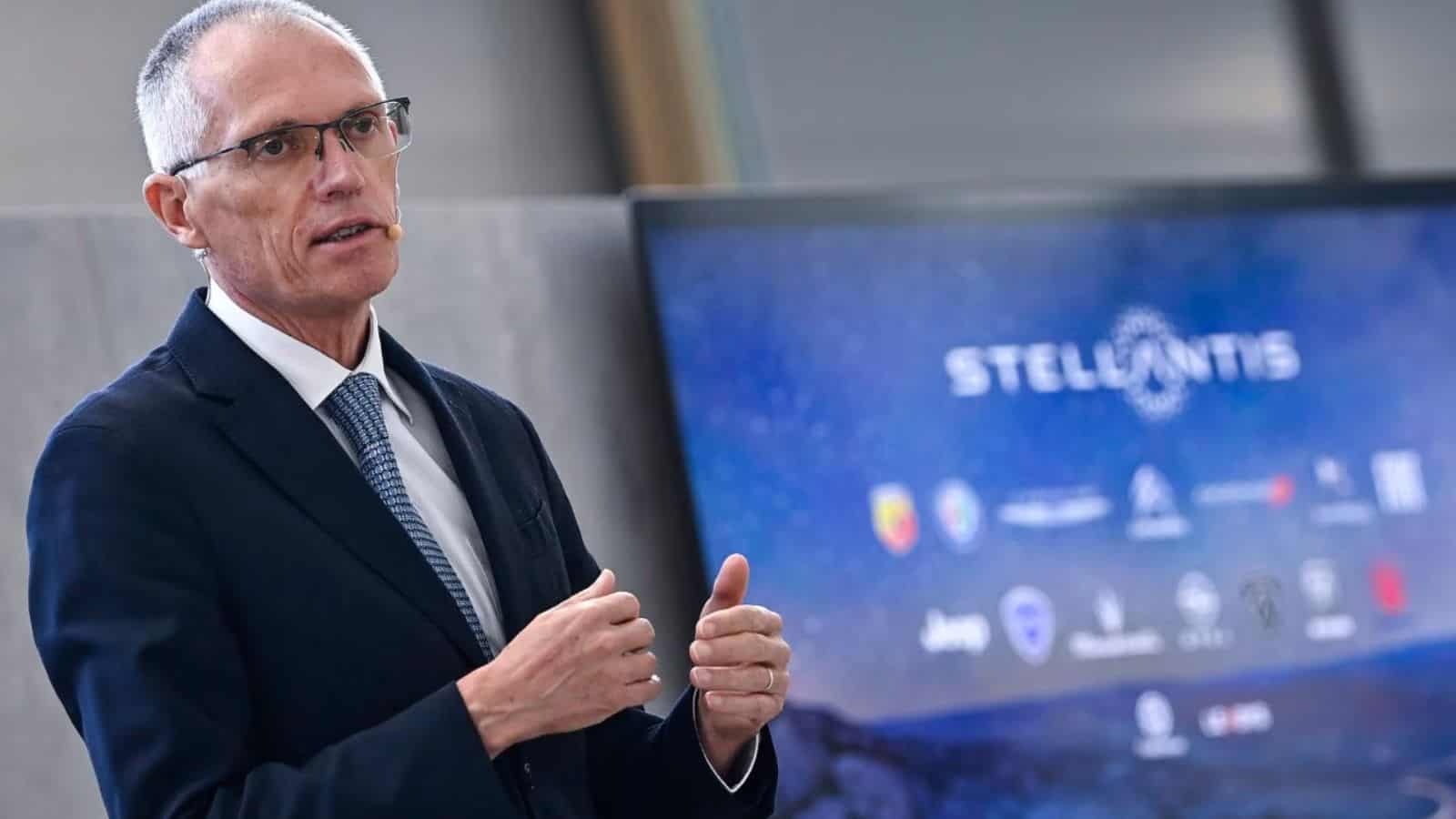 Stellantis, il primo semestre è un disastro: 2024 con utili giù del 48%