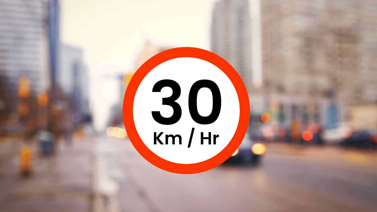 Il limite dei 30 km/h è stato adottato da molte città italiane per questioni di sicurezza, ma il suo contro è che potrebbe inquinare di più.