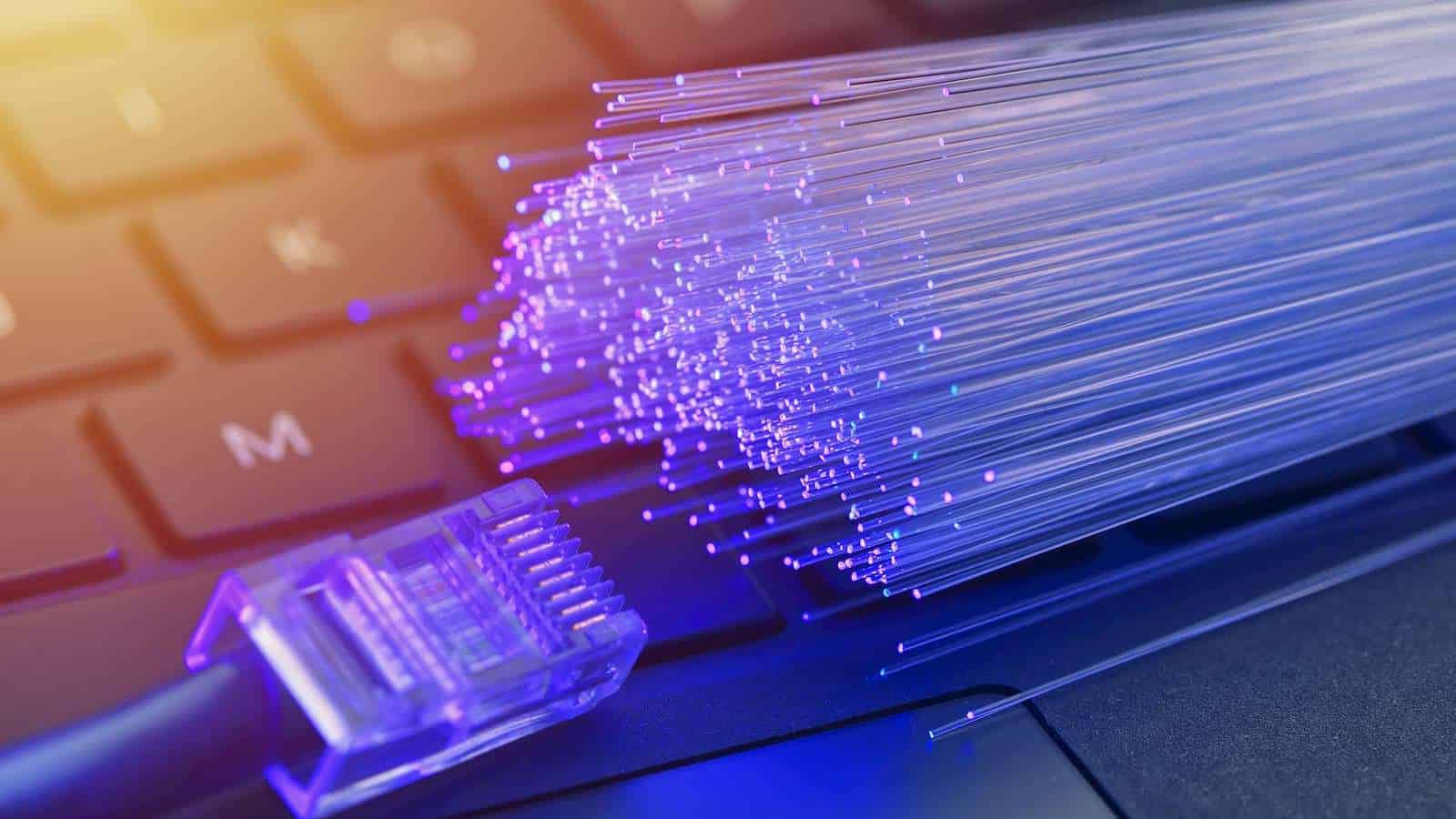 Open Fiber si accorda con FibreConnect: la fibra arriva in aree industriali e artigianali