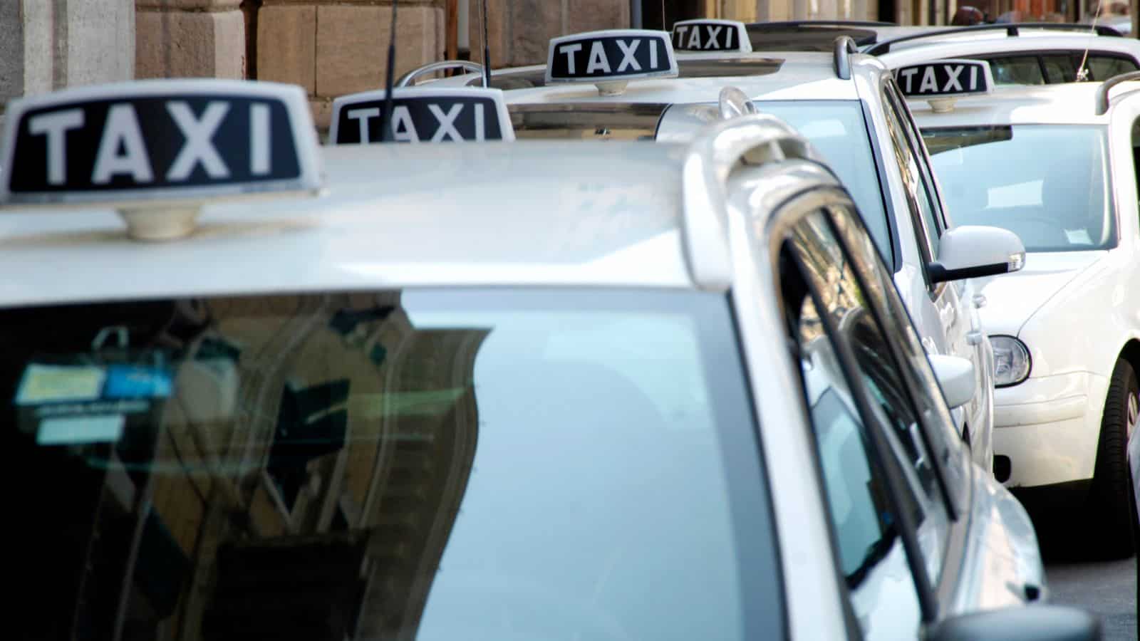 Novità di arrivo per i taxi a Roma: attenzione agli aumenti