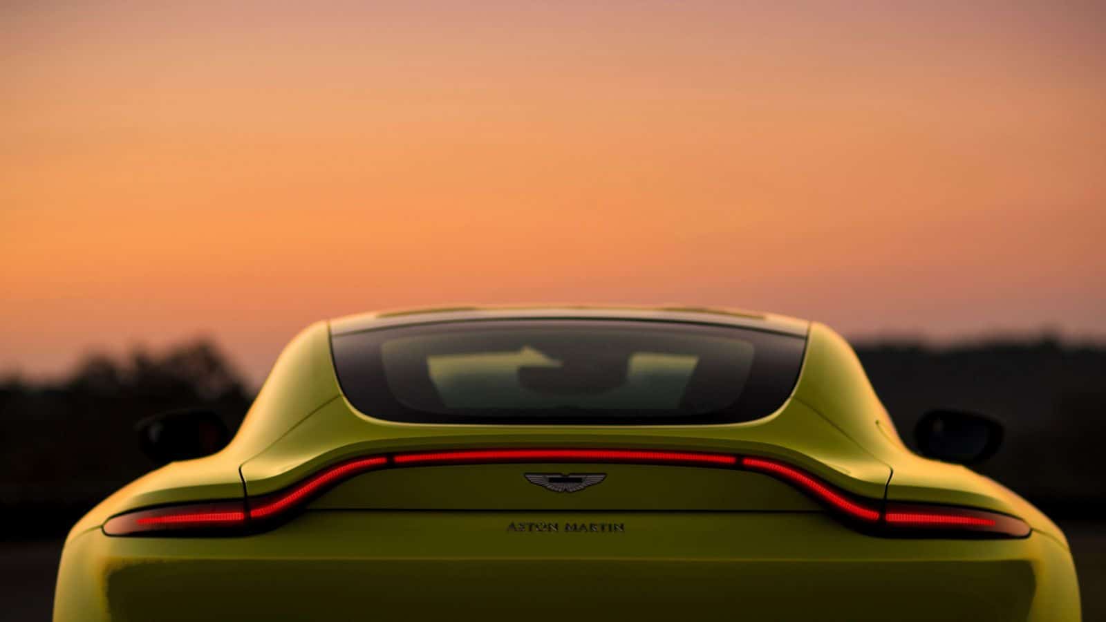 Aston Martin basta schermi