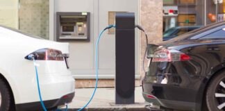 Il mercato delle auto elettriche è sempre più in crescita e il futuro sembra roseo, ma non privo di qualche nuvola all'orizzonte.