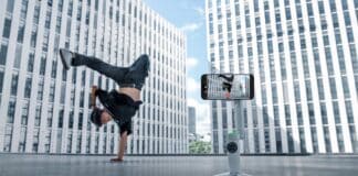 Insta360 Flow Pro: stabilizzatore per smartphone con IA e DockKit integrato